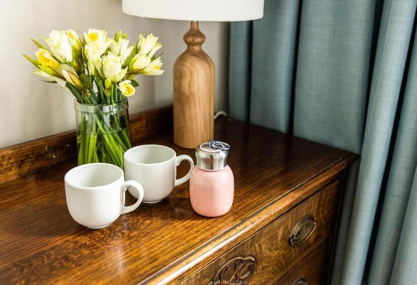 اتاق لوکس با بالکن و چشم‌انداز دریا, The Moorings Hotel & Restaurant