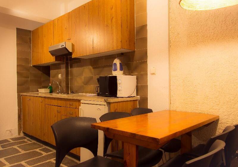 اتاق خانوادگی, Apollonia Hotel Apartments
