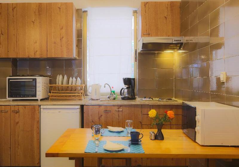 سوییت, Apollonia Hotel Apartments