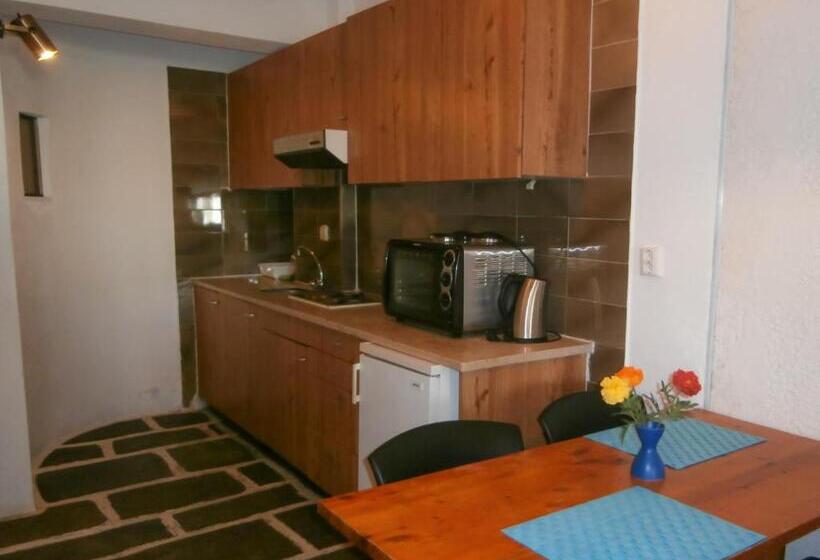اتاق خانوادگی, Apollonia Hotel Apartments