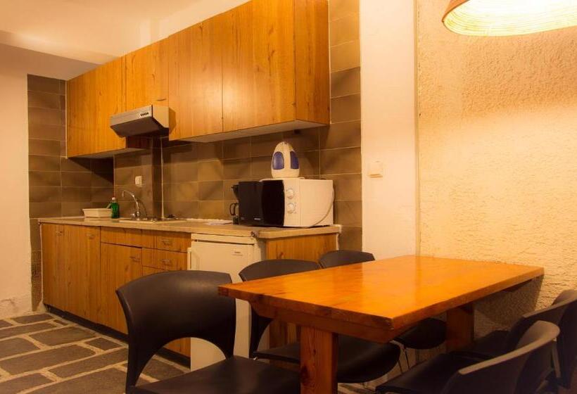 اتاق خانوادگی, Apollonia Hotel Apartments