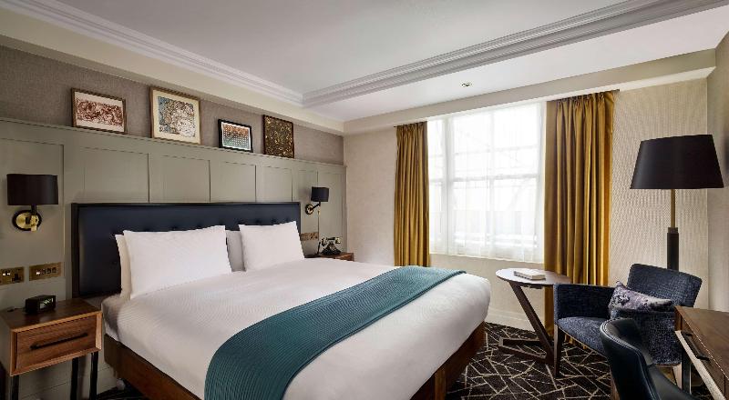 Номер Deluxe Кровать Кинг, 100 Queen S Gate Hotel London, Curio Collection By Hilton