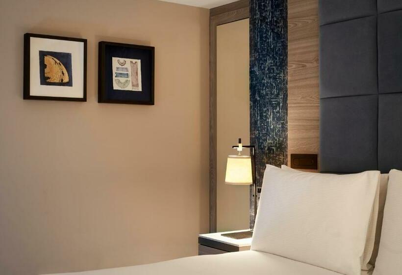 带大床的豪华间, Doubletree By Hilton  London  West End
