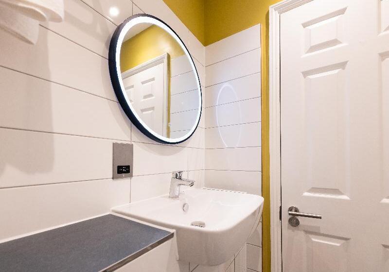 اتاق استاندارد یک نفره, Byron