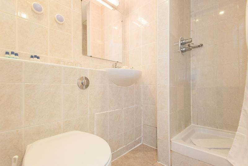 اتاق استاندارد چهار تخته, Byron