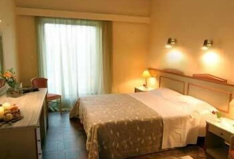 اتاق استاندارد سه نفره, Antonios
