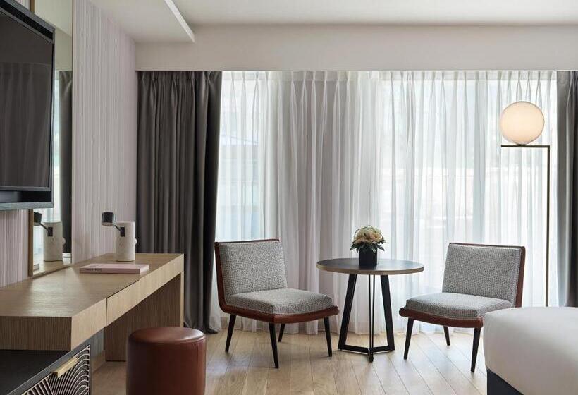 Полулюкс с Бассейном, Grand Hyatt Athens