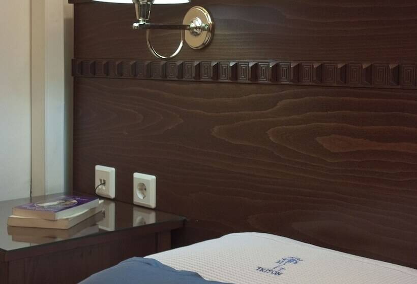 اتاق استاندارد یک نفره, Triton Hotel Piraeus