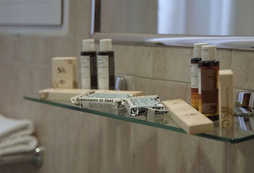 اتاق استاندارد, Triton Hotel Piraeus