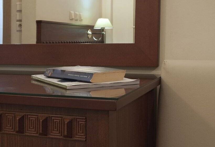 اتاق استاندارد, Triton Hotel Piraeus