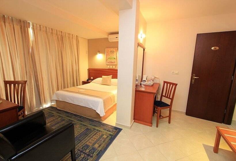 اتاق اجرایی, Triton Hotel Piraeus