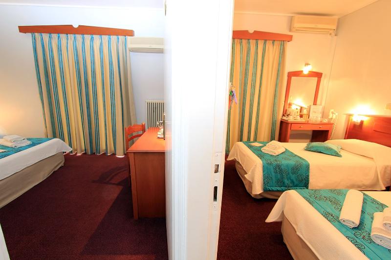اتاق خانوادگی, Triton Hotel Piraeus