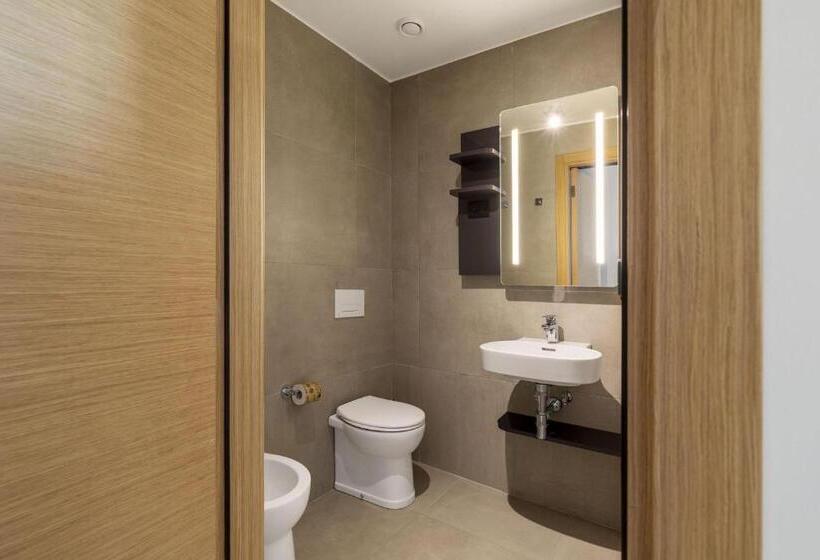 اتاق استاندارد یک نفره, B&B HOTEL Como Baradello
