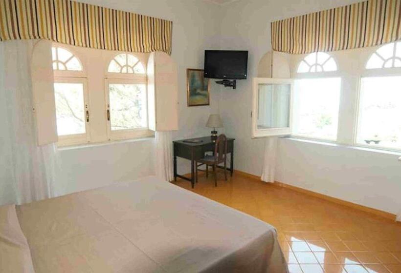 اتاق استاندارد با چشم‌انداز دریا, Grand Hotel San Michele