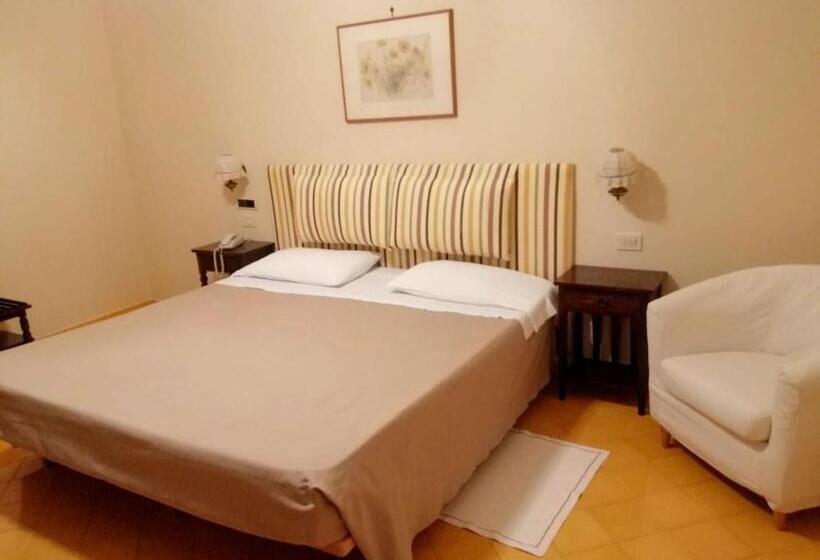 اتاق استاندارد با چشم‌انداز دریا, Grand Hotel San Michele