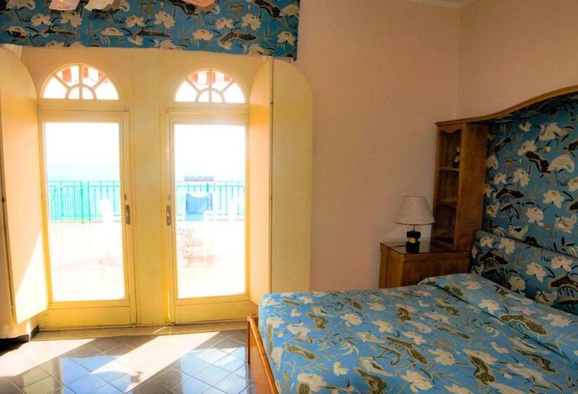 اتاق سوپریور با چشم‌انداز دریا, Grand Hotel San Michele
