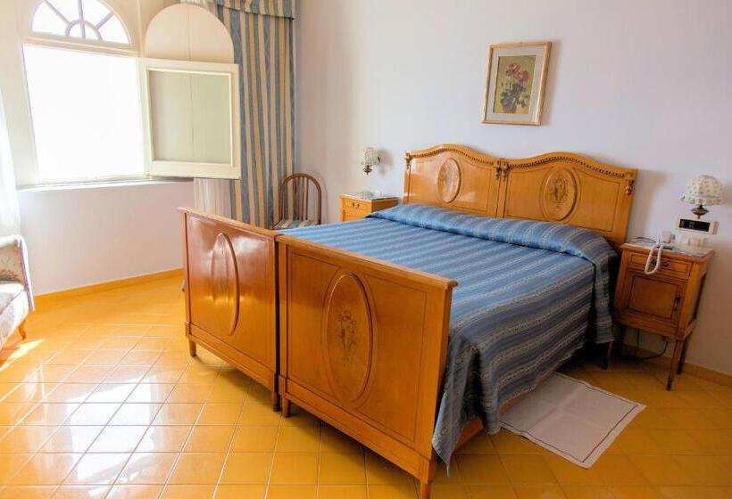 اتاق سوپریور با چشم‌انداز دریا, Grand Hotel San Michele