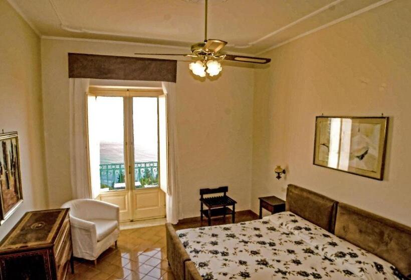اتاق سوپریور با چشم‌انداز دریا, Grand Hotel San Michele