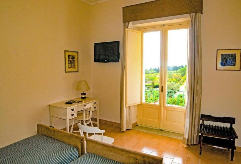 اتاق سوپریور با چشم‌انداز دریا, Grand Hotel San Michele