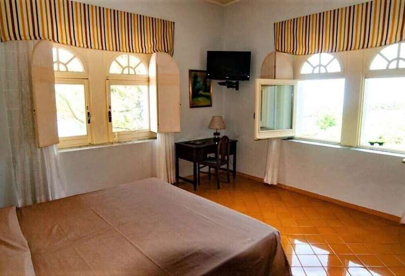 اتاق استاندارد با چشم‌انداز دریا, Grand Hotel San Michele