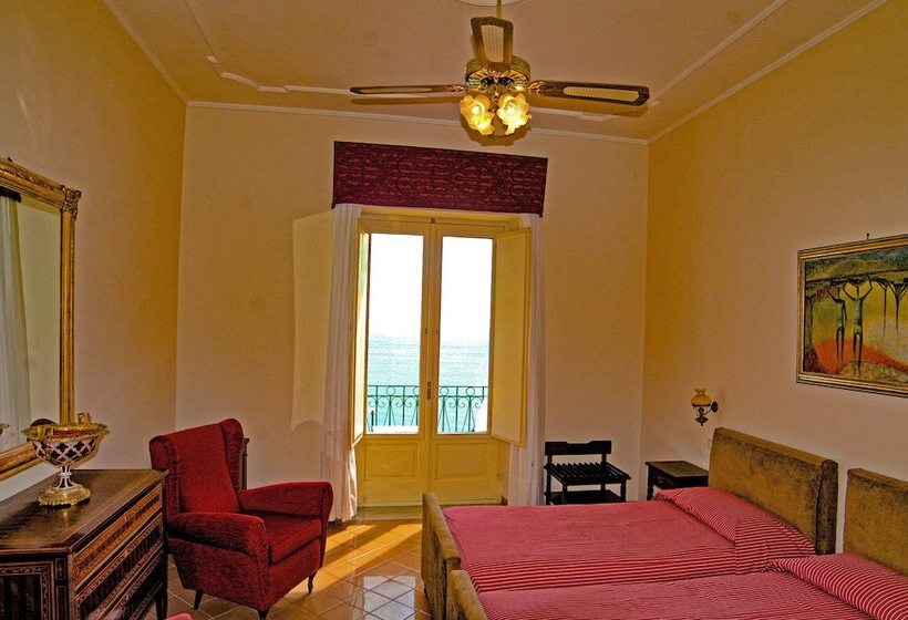 اتاق سوپریور با چشم‌انداز دریا, Grand Hotel San Michele