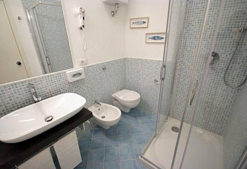 اتاق استاندارد با چشم‌انداز باغ, Antares