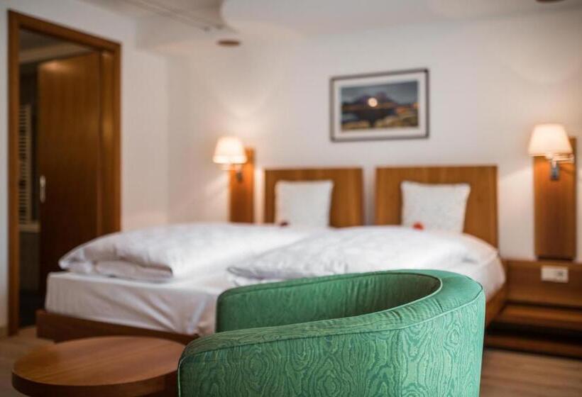 Классический Номер, Krone Eat Drink Stay
