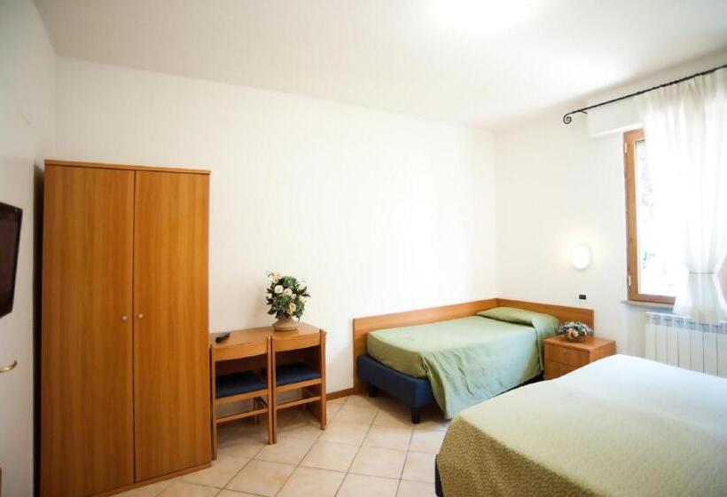 اتاق استاندارد سه نفره, La Toscana