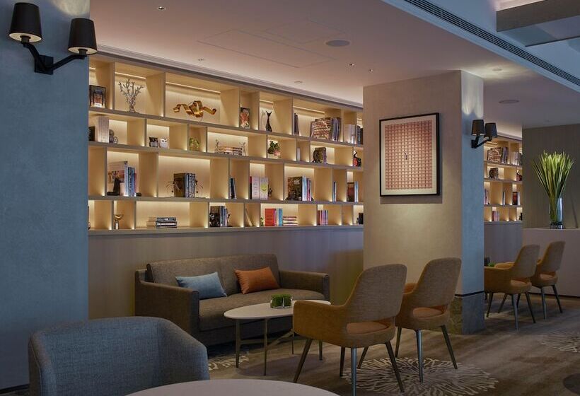 سوئیت با چشم‌انداز, New World Millennium Hong Kong