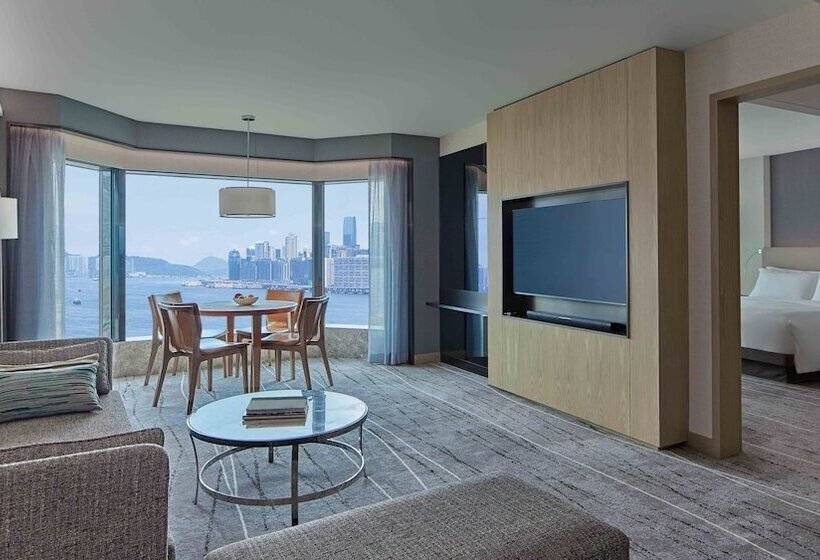 سوئیت با چشم‌انداز, New World Millennium Hong Kong