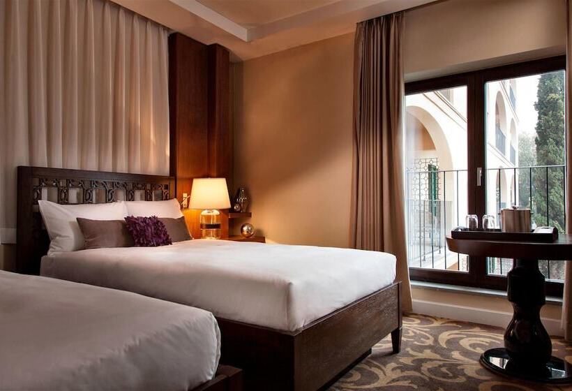 Люкс Повышенной Комфортности, Renaissance Tuscany Il Ciocco Resort & Spa