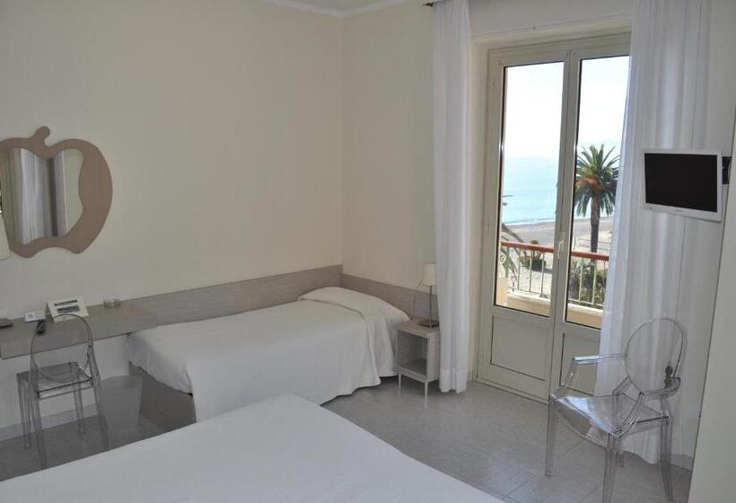 Standard Room with Balcony Side Sea View, Boncardo