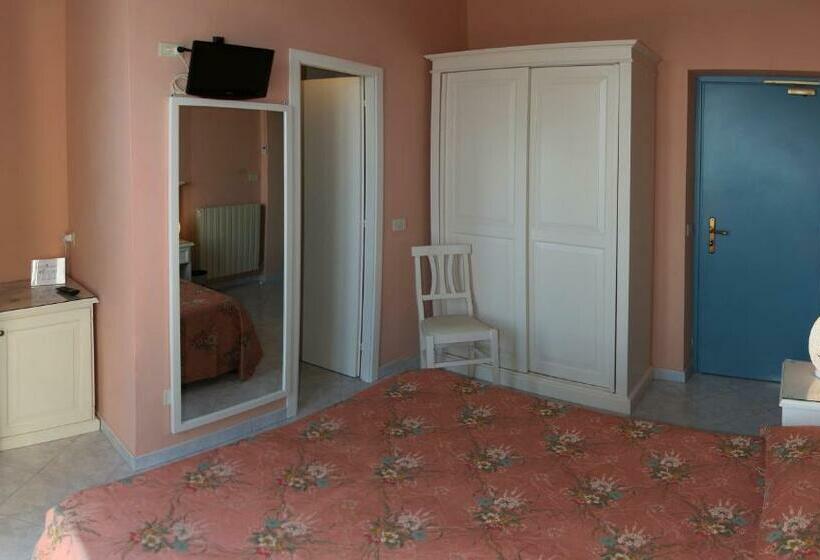اتاق استاندارد سه نفره, Villa Ombrosa