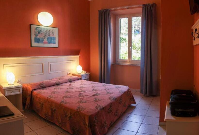 اتاق استاندارد چهار تخته, Villa Ombrosa