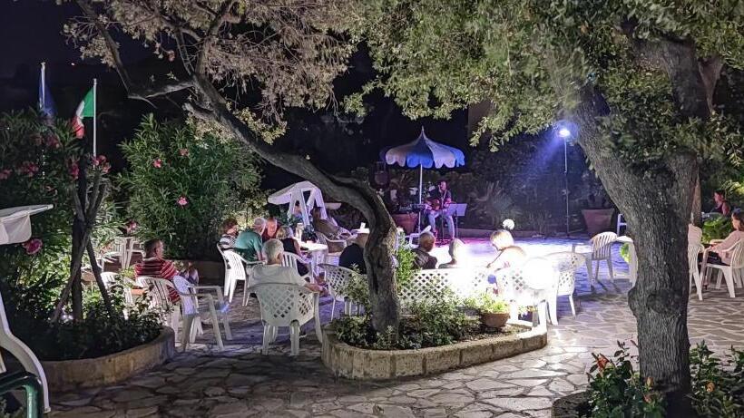 اتاق استاندارد چهار تخته, Villa Ombrosa