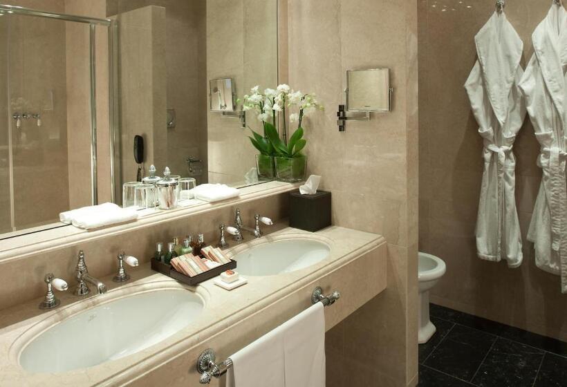 اتاق لوکس با تخت بزرگ, De La Ville Monza   Small Luxury Hotels Of The World