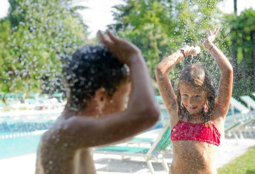 سوییت خانوادگی, Du Lac Et Du Parc Grand Resort
