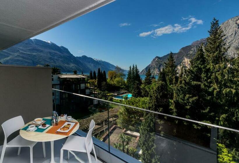 اتاق لوکس با چشم‌انداز دریاچه, Du Lac Et Du Parc Grand Resort