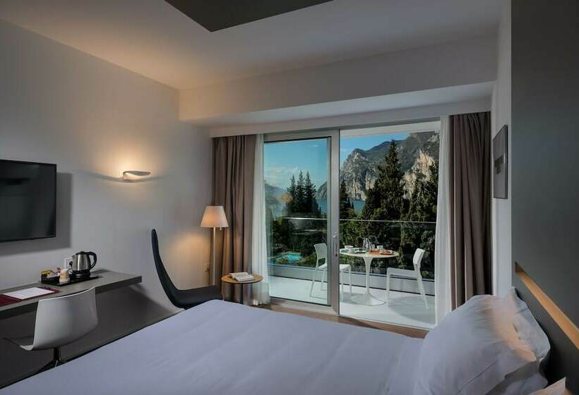 اتاق لوکس با چشم‌انداز دریاچه, Du Lac Et Du Parc Grand Resort