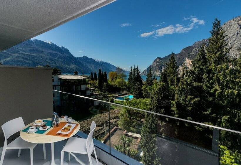 اتاق لوکس با چشم‌انداز دریاچه, Du Lac Et Du Parc Grand Resort