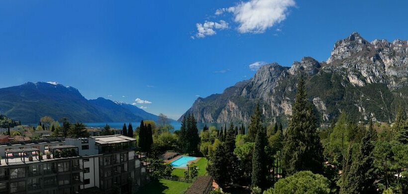 اتاق لوکس با چشم‌انداز دریاچه, Du Lac Et Du Parc Grand Resort