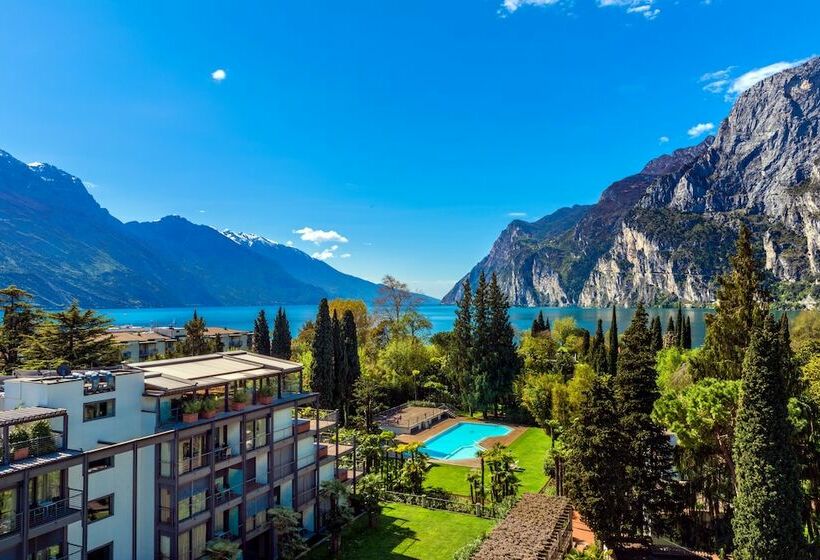 اتاق لوکس با چشم‌انداز دریاچه, Du Lac Et Du Parc Grand Resort