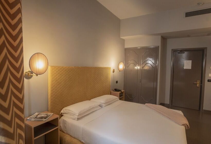 Standard Room, Milani