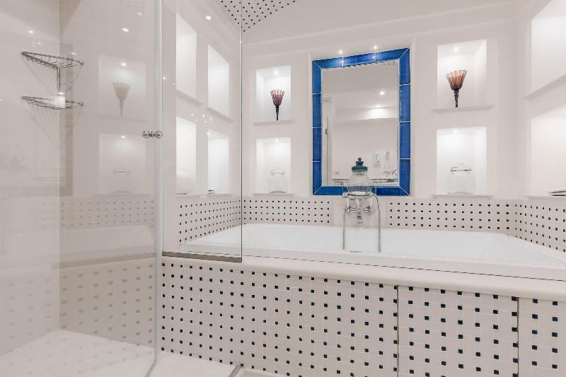 سوئیت جونیور با چشم‌انداز باغ, Villa Maria