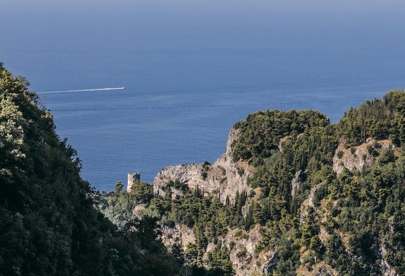 سوییت با چشم‌انداز دریا, Villa Maria