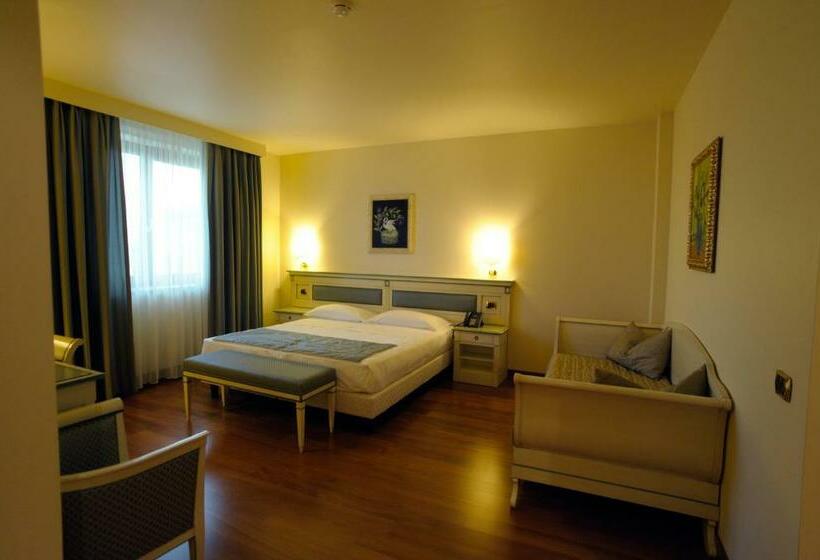 Номер Стандарт Трехместный, Villa Quaranta Tommasi Wine Hotel & Spa