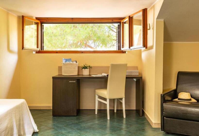 Economy Triple Room, Argentario Osa Resort