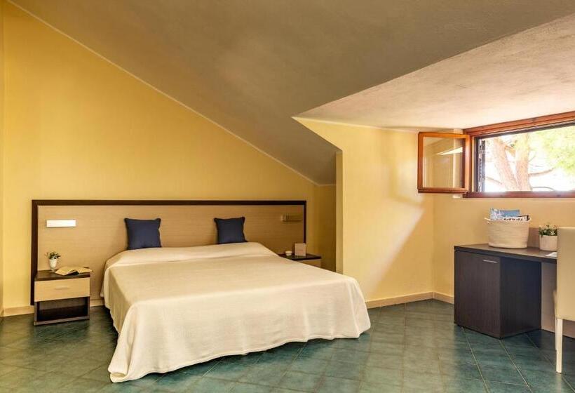 Economy Triple Room, Argentario Osa Resort