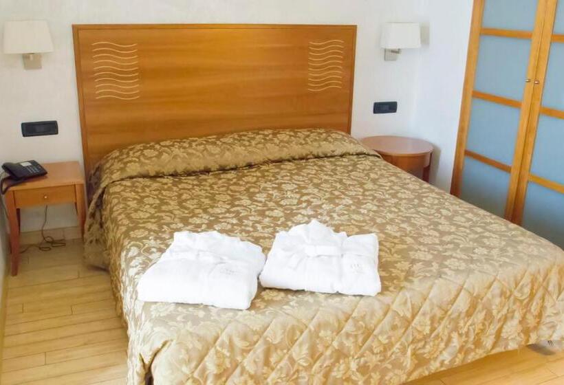 اتاق استاندارد سه نفره, Continental