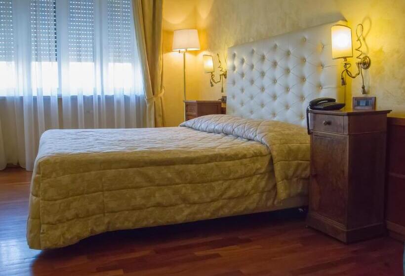 اتاق استاندارد سه نفره, Continental